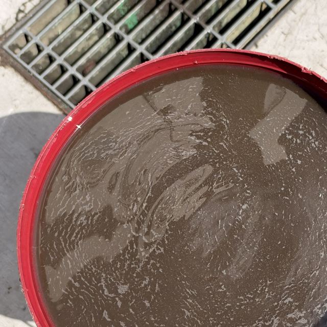 業務用エアコンの洗浄で出た汚水