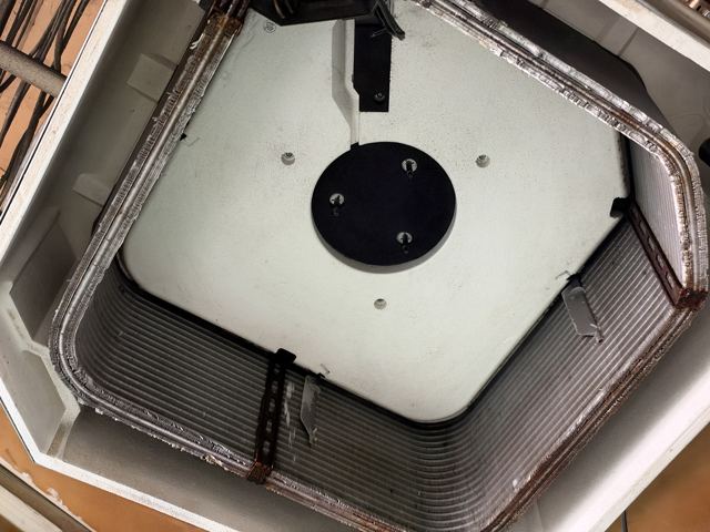 天井カセット形エアコンの熱交換器（同じエアコンの作業前・作業後）（作業後）